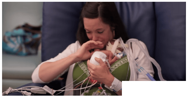 ეს ბავშვი 5 თვის დაიბადა და მხოლოდ 680გ-ს იწონიდა. მისი შანსები 50/50 იყო !