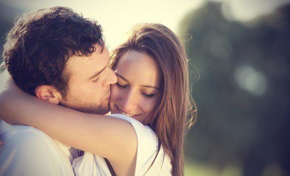 8 ნიშანი იმისა, რომ კაცს ნამდვილად უყვარხართ!